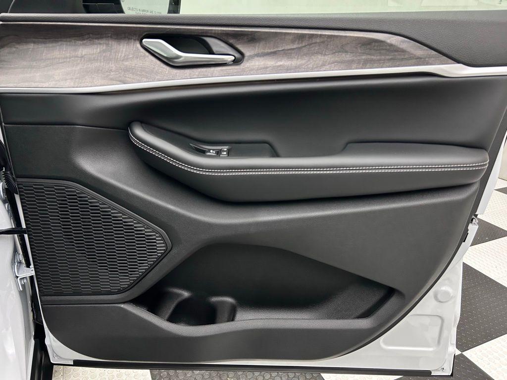 new 2025 Jeep Grand Cherokee car, priced at $43,323