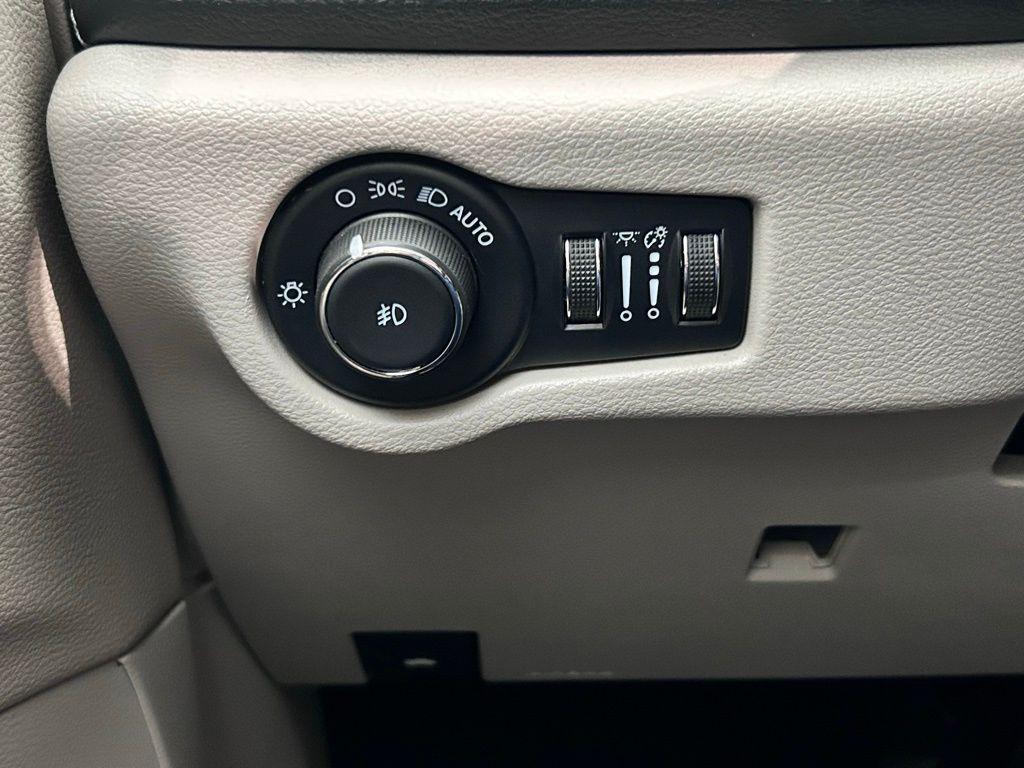 used 2024 Chrysler Pacifica Hybrid car, priced at $27,941