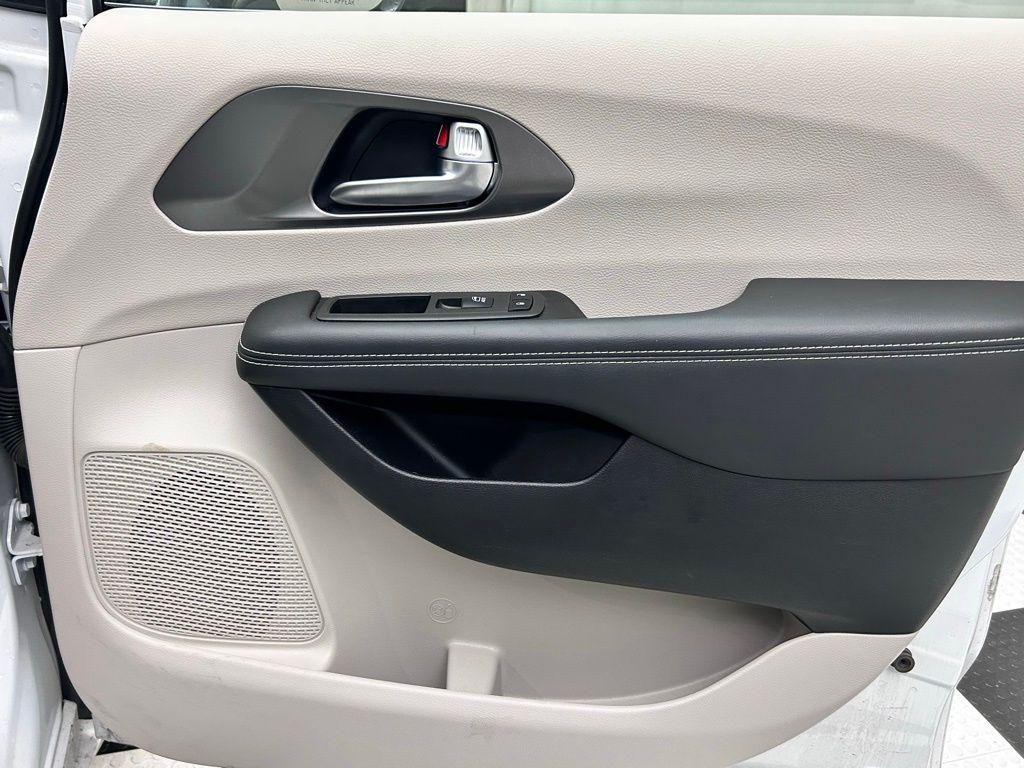 used 2024 Chrysler Pacifica Hybrid car, priced at $27,941