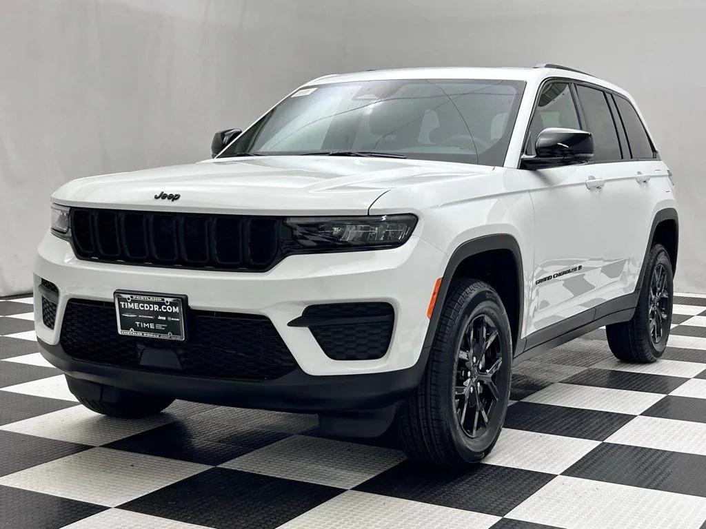 new 2025 Jeep Grand Cherokee car, priced at $39,022