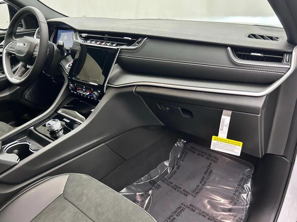 new 2025 Jeep Grand Cherokee car, priced at $39,022