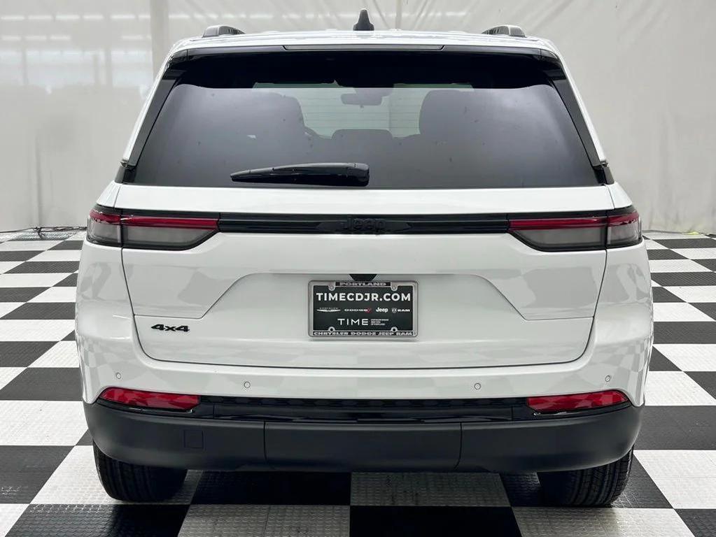 new 2025 Jeep Grand Cherokee car, priced at $39,022