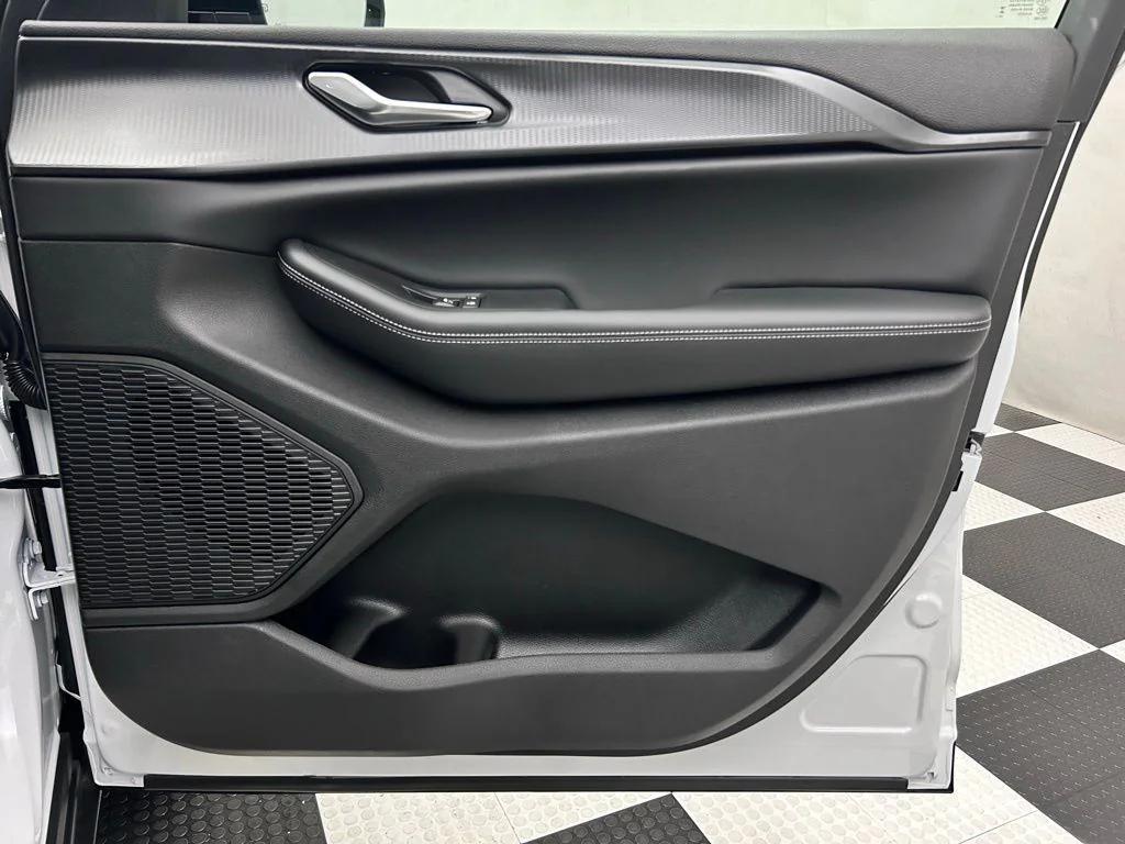 new 2025 Jeep Grand Cherokee car, priced at $39,022