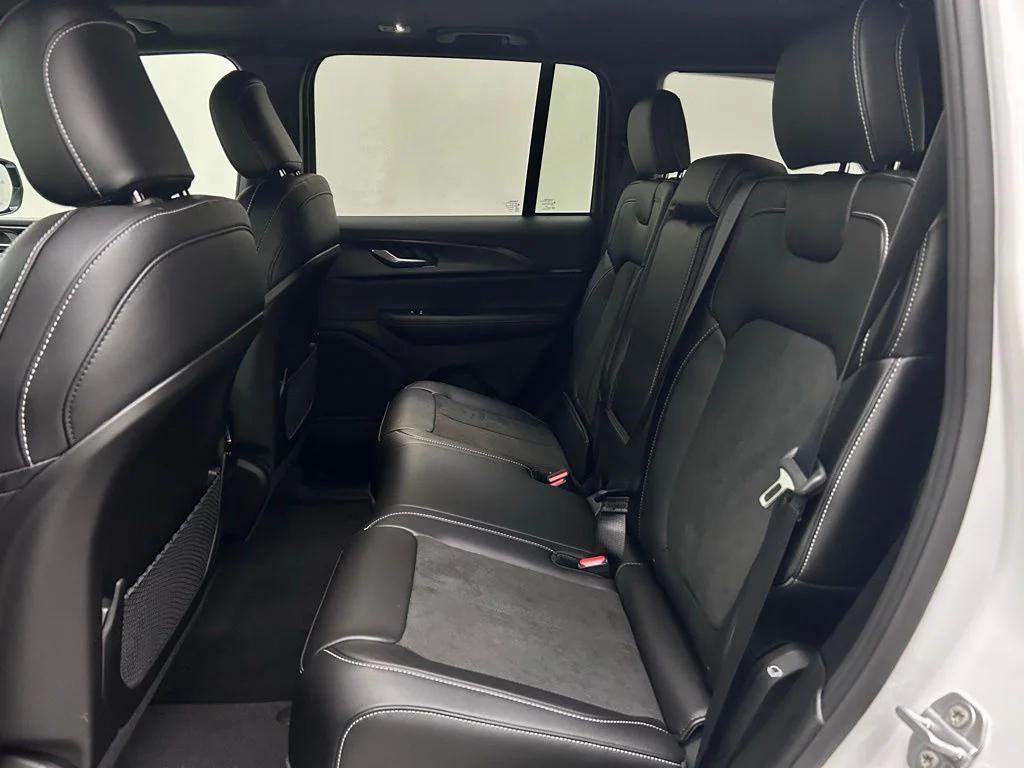 new 2025 Jeep Grand Cherokee car, priced at $39,022