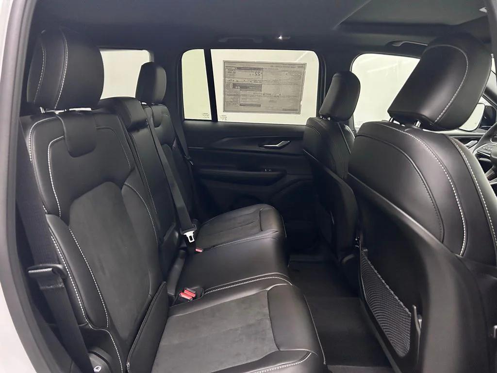 new 2025 Jeep Grand Cherokee car, priced at $39,022