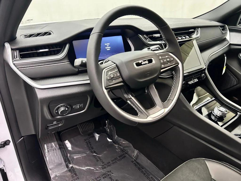 new 2025 Jeep Grand Cherokee car, priced at $39,022