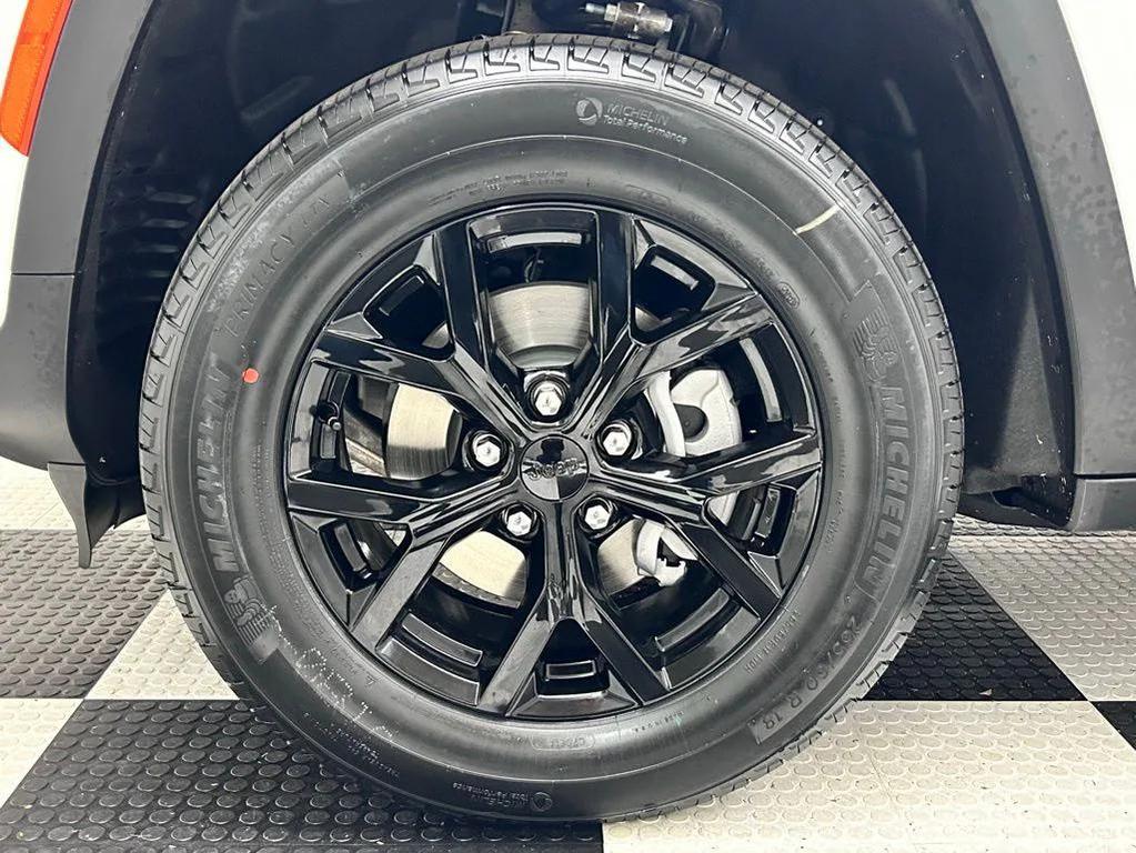 new 2025 Jeep Grand Cherokee car, priced at $39,022