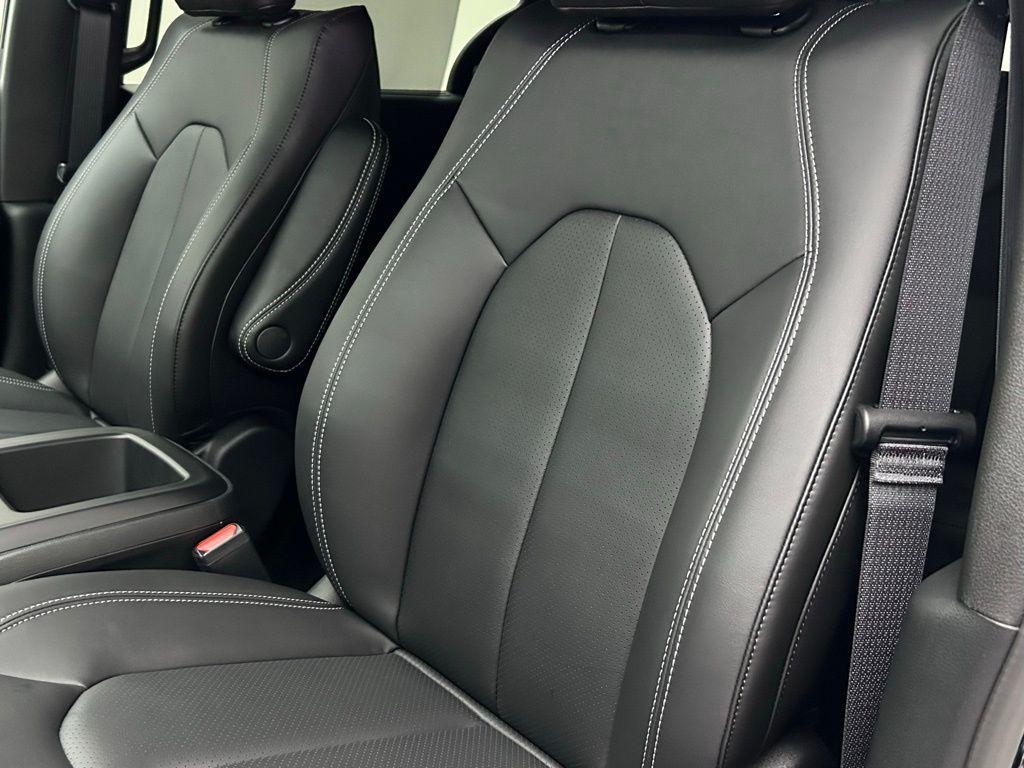 new 2026 Chrysler Pacifica car, priced at $39,448