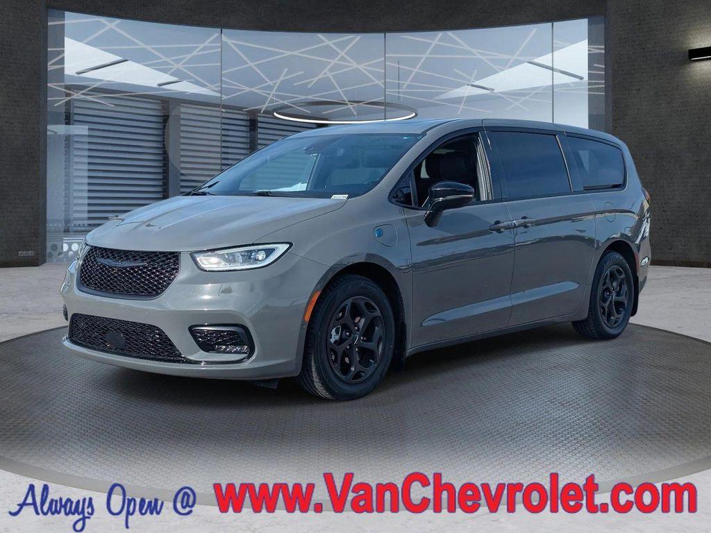 used 2023 Chrysler Pacifica Hybrid car, priced at $29,131