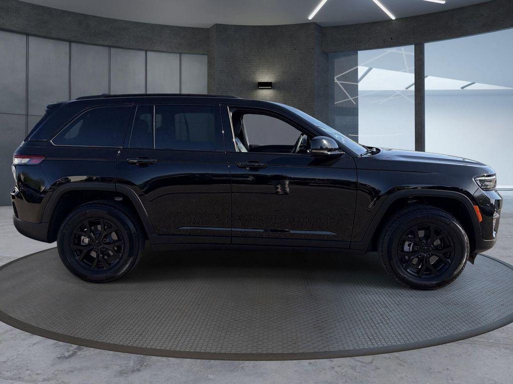 used 2025 Jeep Grand Cherokee car, priced at $37,386