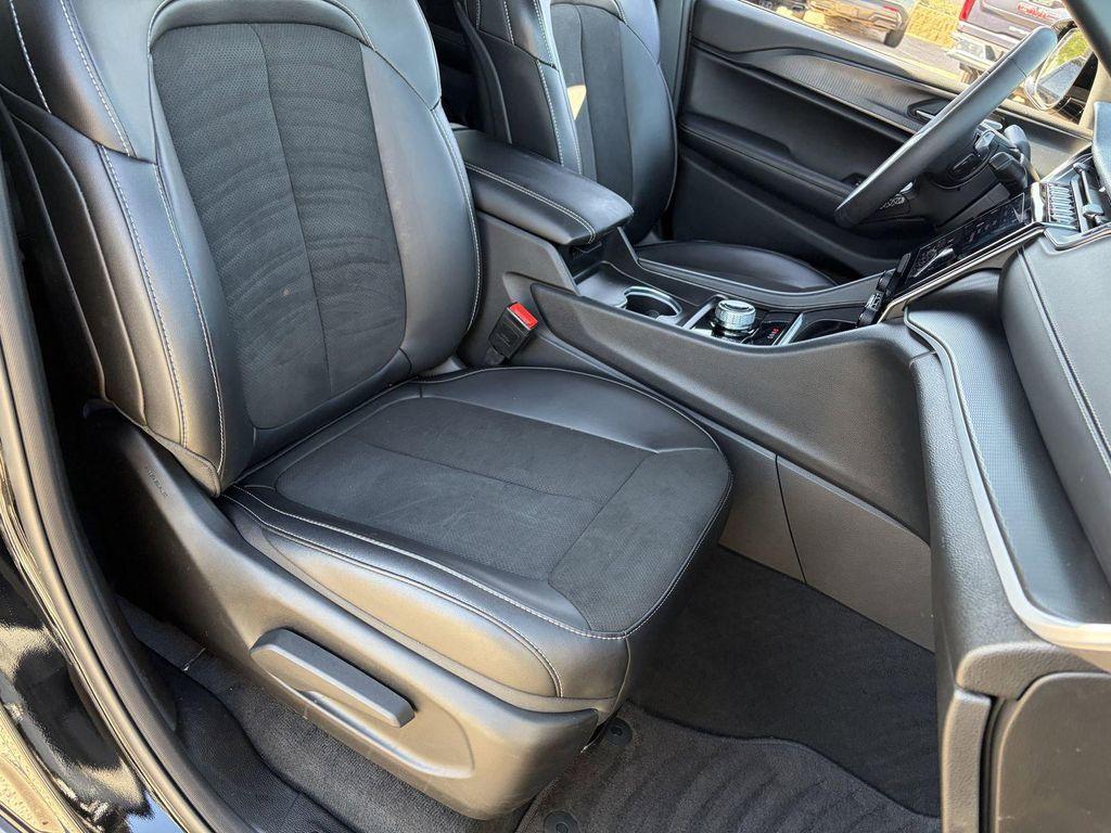 used 2025 Jeep Grand Cherokee car, priced at $37,386