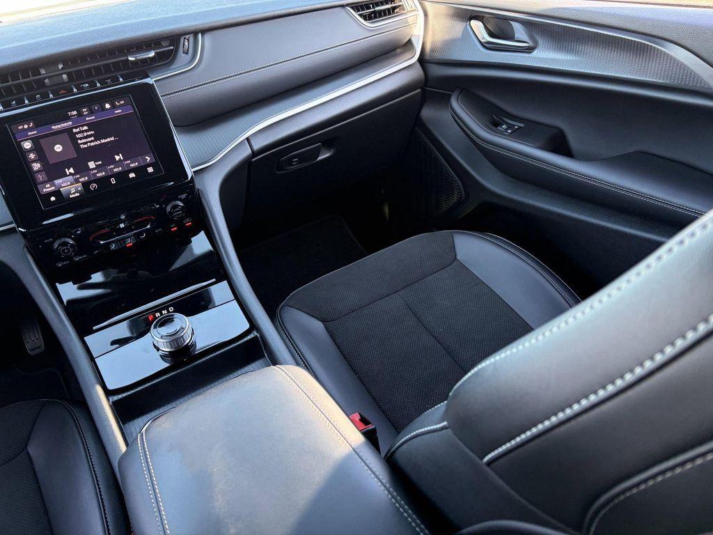 used 2025 Jeep Grand Cherokee car, priced at $37,386