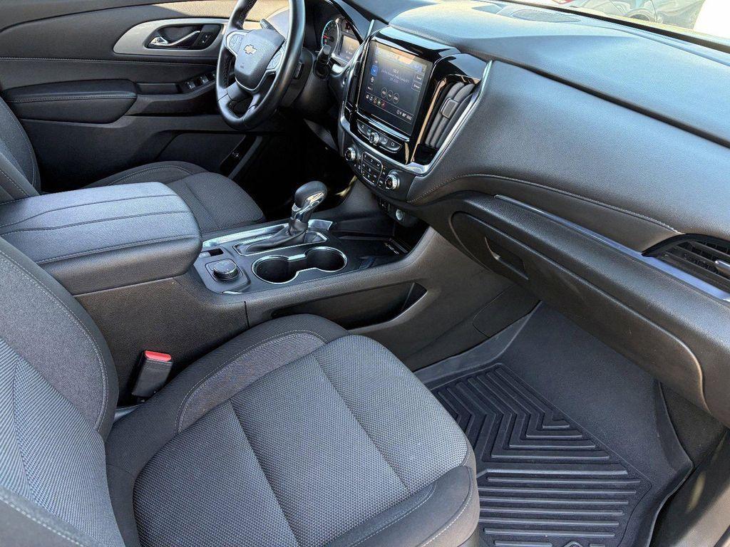 used 2023 Chevrolet Traverse car, priced at $28,056