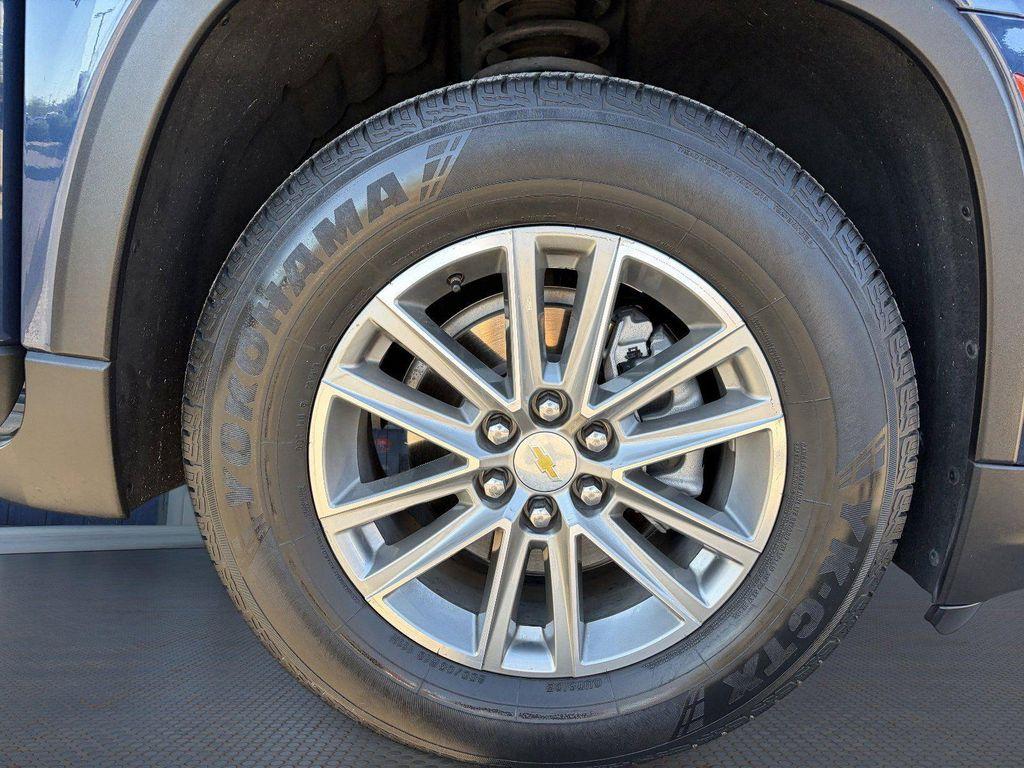 used 2023 Chevrolet Traverse car, priced at $28,056