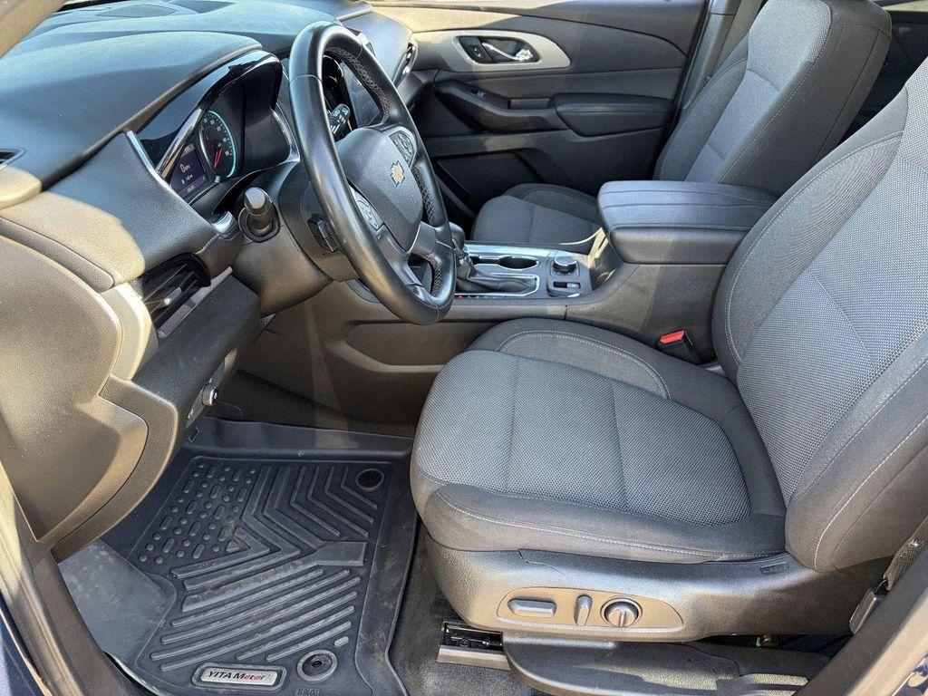 used 2023 Chevrolet Traverse car, priced at $28,056