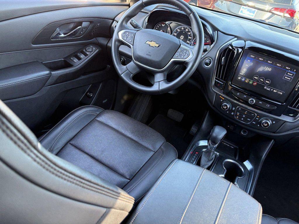 used 2023 Chevrolet Traverse car, priced at $32,015