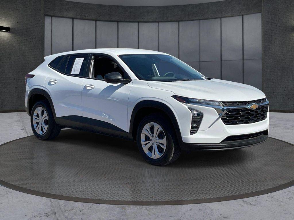 used 2025 Chevrolet Trax car, priced at $19,184