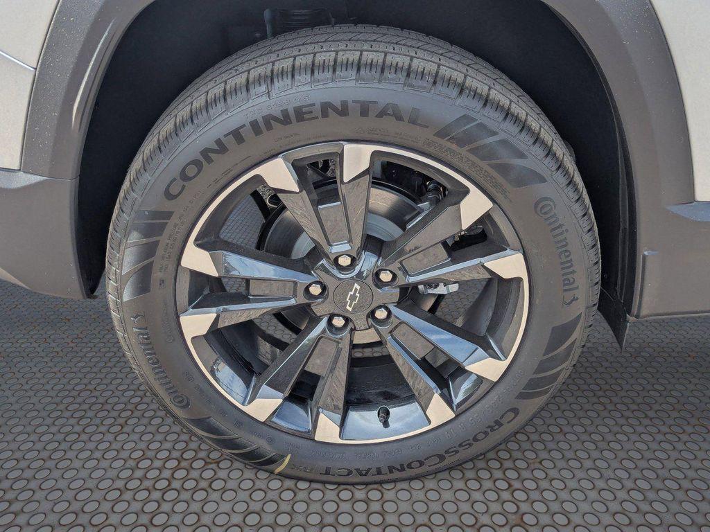 used 2026 Chevrolet Equinox car, priced at $28,370