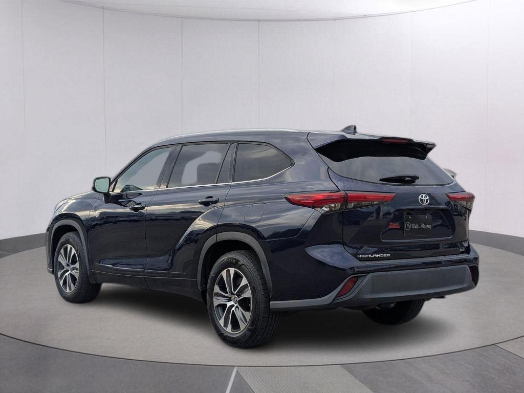 used 2022 Toyota Highlander car, priced at $18,769