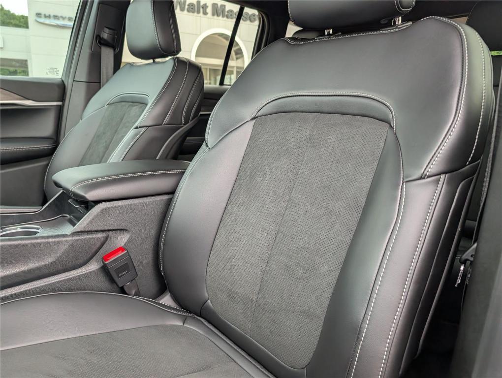 new 2026 Jeep Grand Cherokee car, priced at $40,454