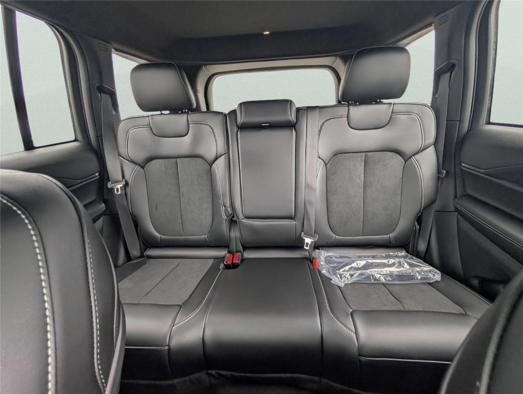 new 2025 Jeep Grand Cherokee car, priced at $39,802