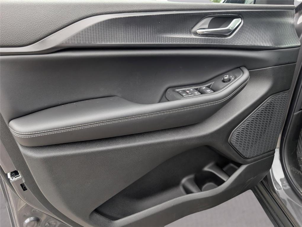 new 2025 Jeep Grand Cherokee car, priced at $39,802