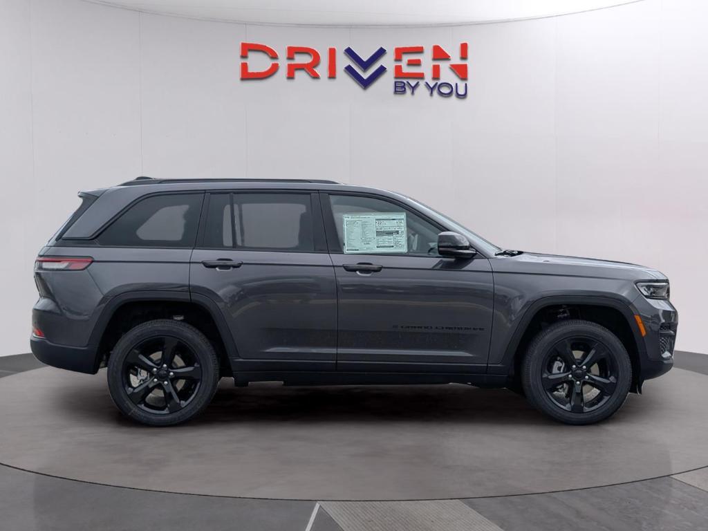 new 2025 Jeep Grand Cherokee car, priced at $39,802