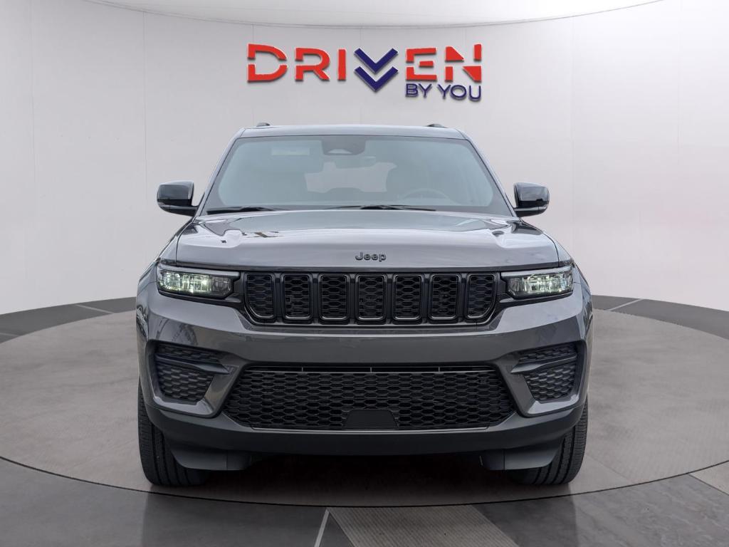 new 2025 Jeep Grand Cherokee car, priced at $39,802