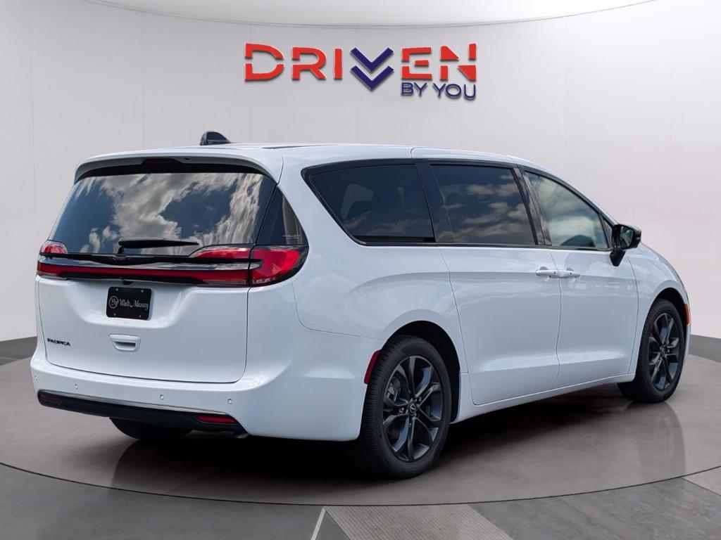 new 2026 Chrysler Pacifica car, priced at $44,515