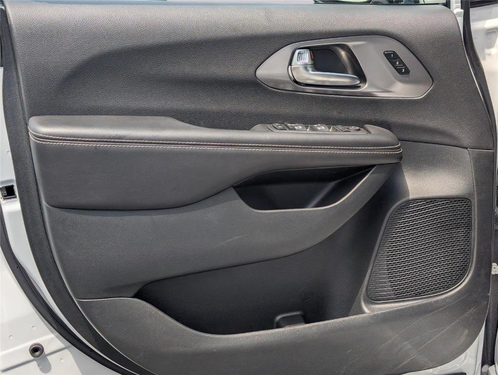 new 2026 Chrysler Pacifica car, priced at $44,515