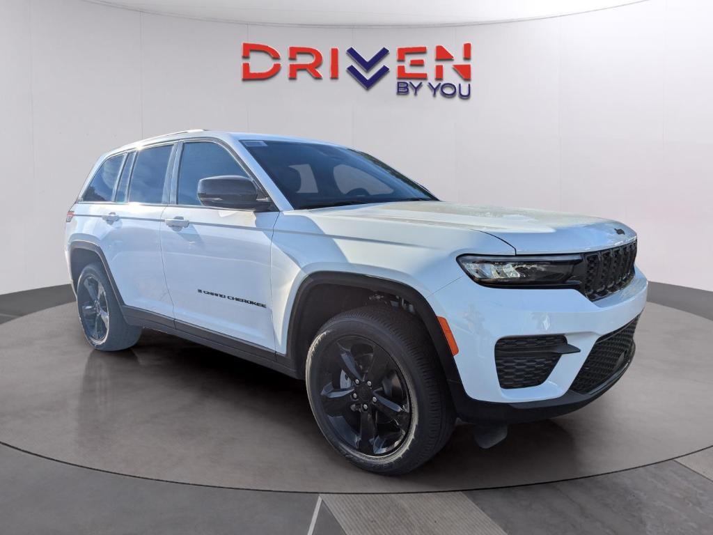 new 2025 Jeep Grand Cherokee car, priced at $37,284