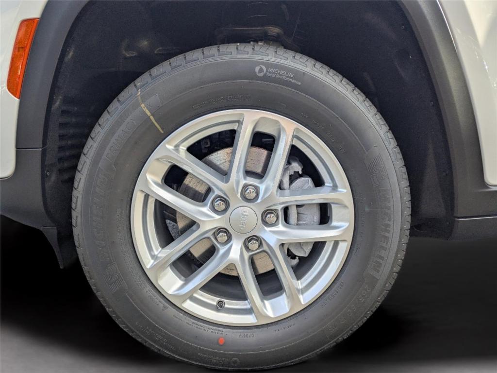 new 2025 Jeep Grand Cherokee car, priced at $35,627