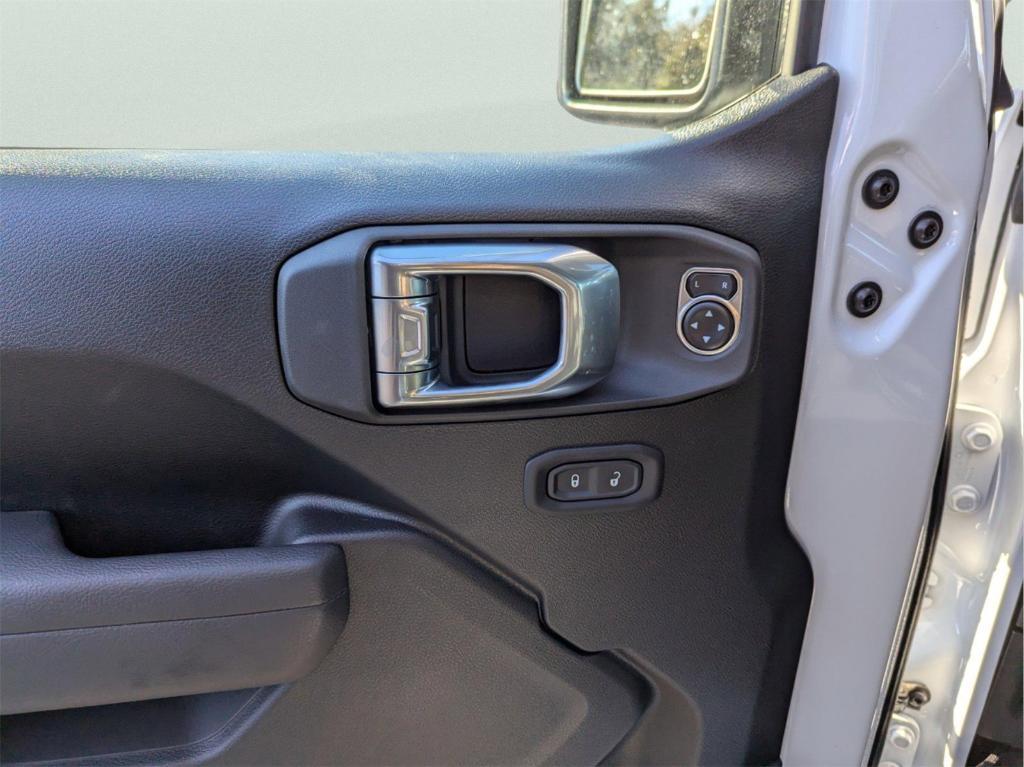 new 2025 Jeep Wrangler car, priced at $45,316