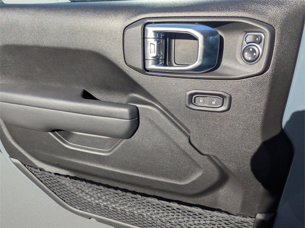 new 2025 Jeep Gladiator car, priced at $38,913