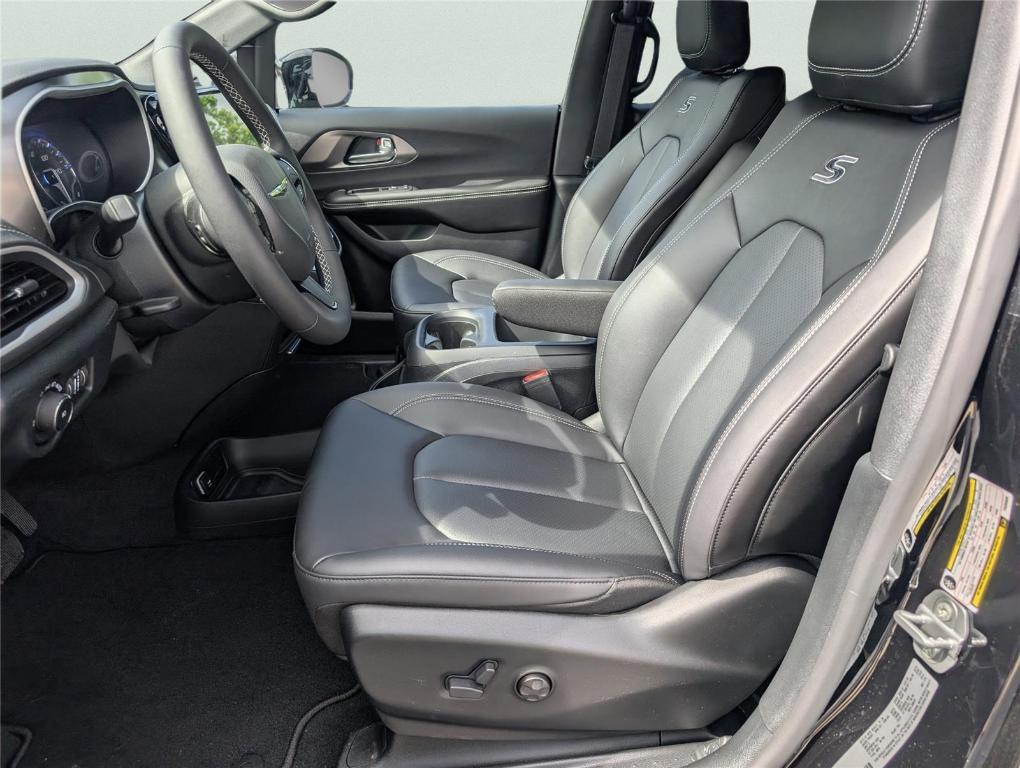 new 2026 Chrysler Pacifica car, priced at $46,330