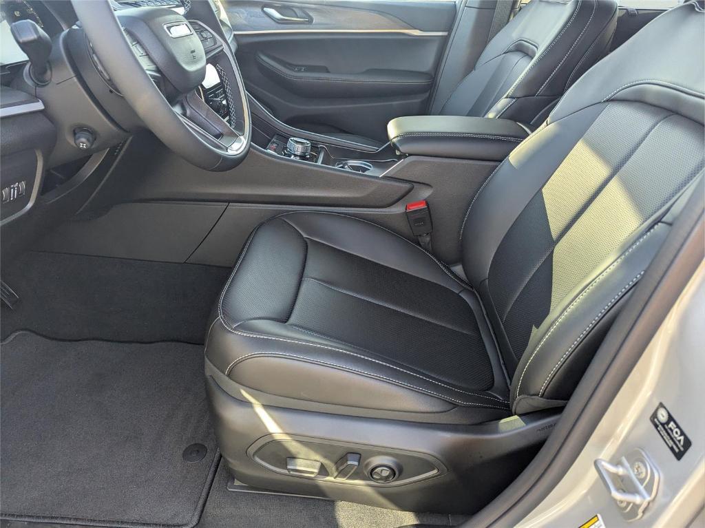 new 2025 Jeep Grand Cherokee car, priced at $47,511