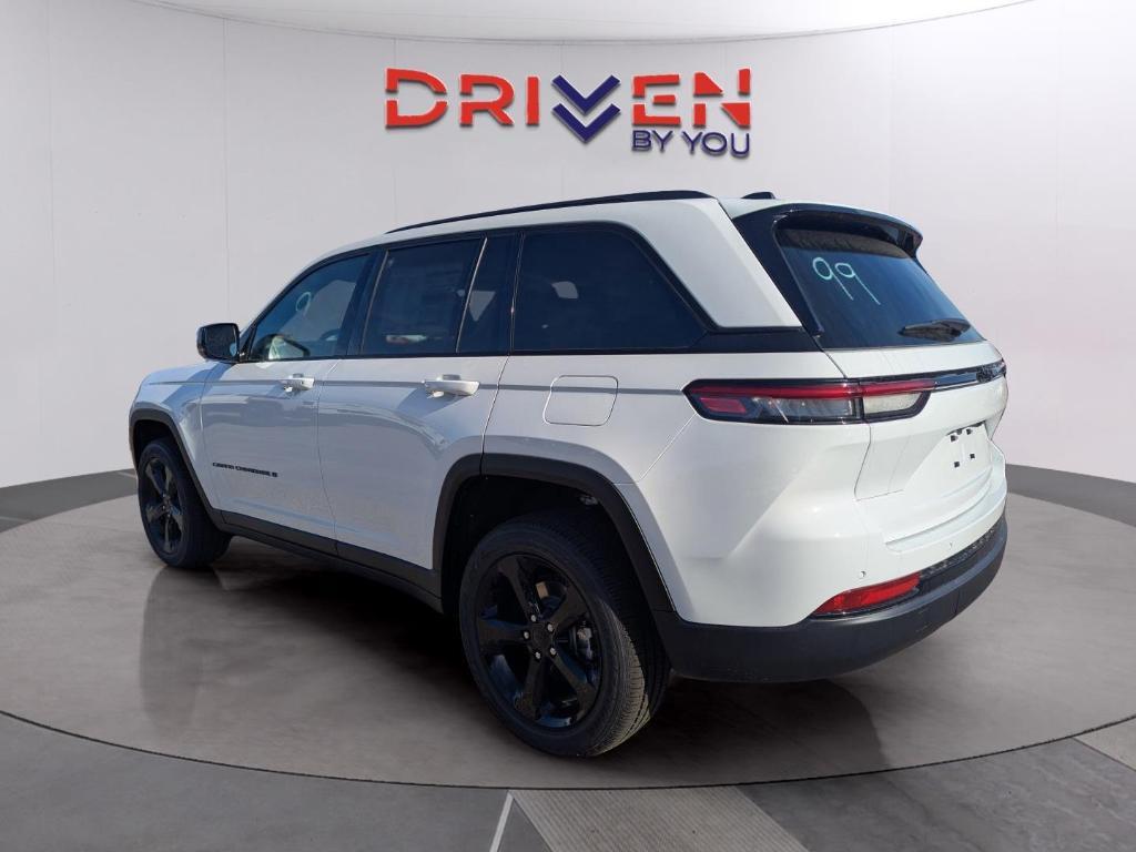 new 2025 Jeep Grand Cherokee car, priced at $36,084