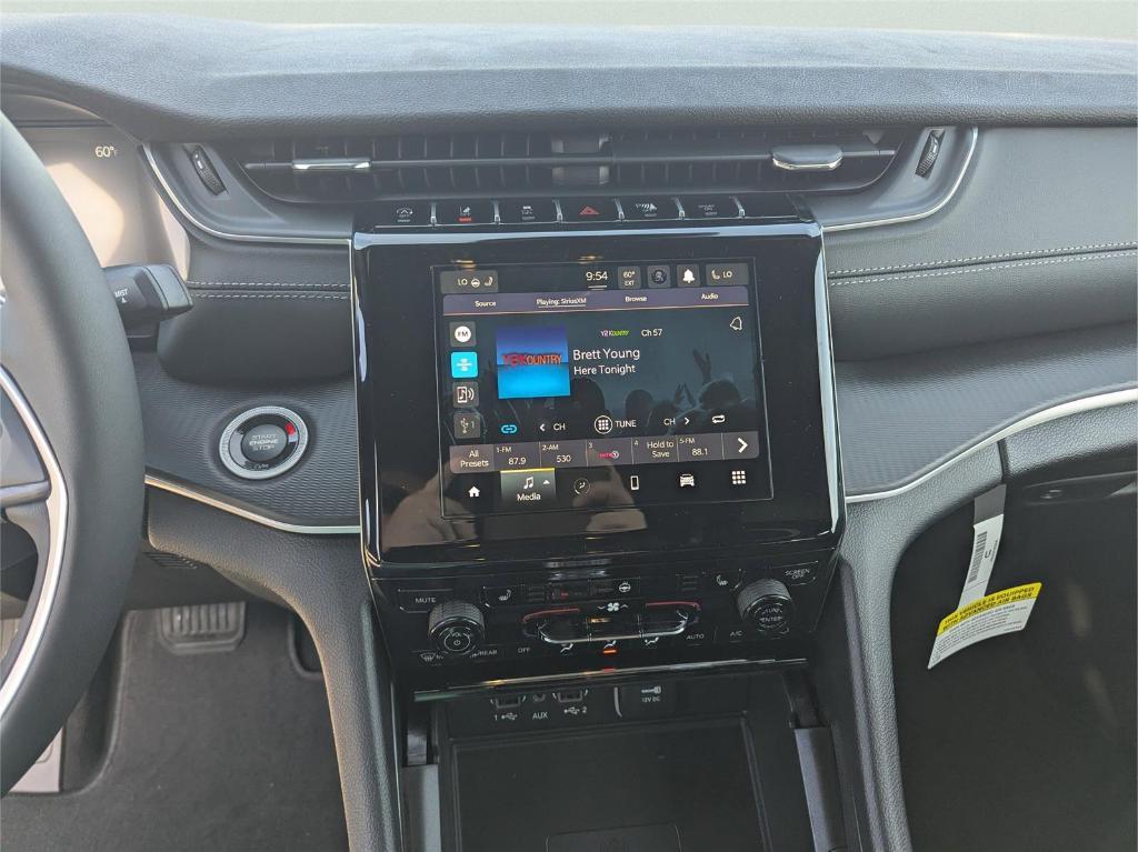 new 2025 Jeep Grand Cherokee car, priced at $40,284