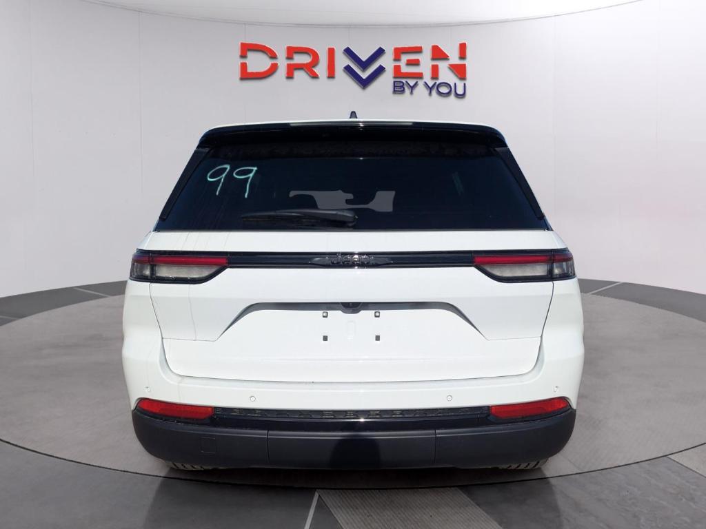 new 2025 Jeep Grand Cherokee car, priced at $40,284