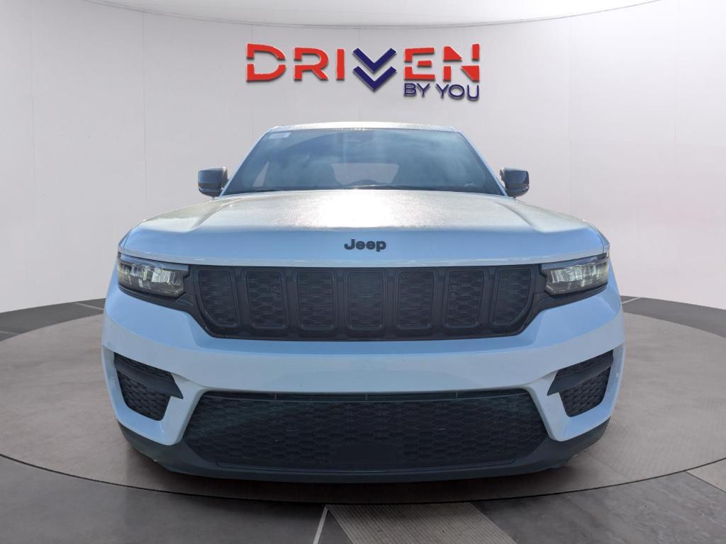 new 2025 Jeep Grand Cherokee car, priced at $40,284