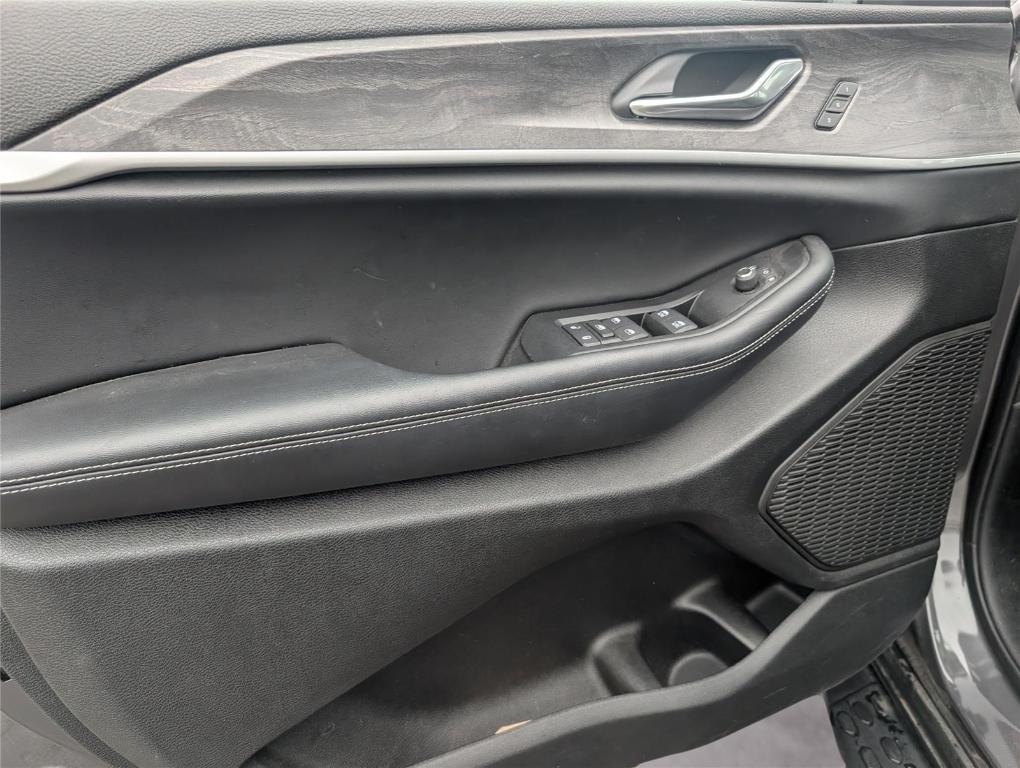 used 2025 Jeep Grand Cherokee L car, priced at $40,487