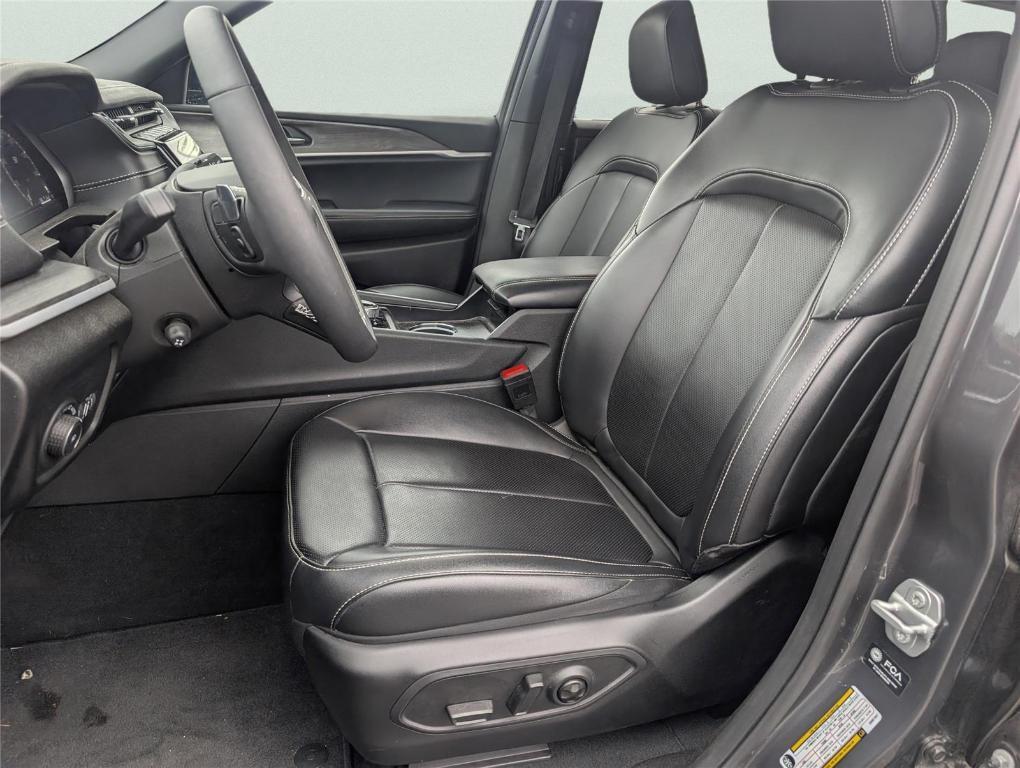 used 2025 Jeep Grand Cherokee L car, priced at $40,487