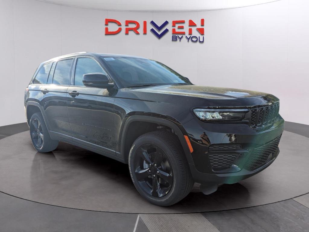 new 2025 Jeep Grand Cherokee car, priced at $39,802