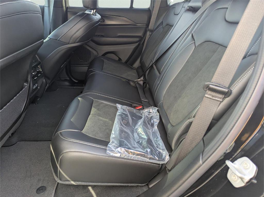 new 2025 Jeep Grand Cherokee car, priced at $39,802