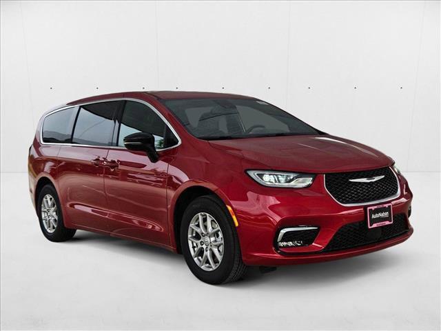 new 2025 Chrysler Pacifica car, priced at $39,516