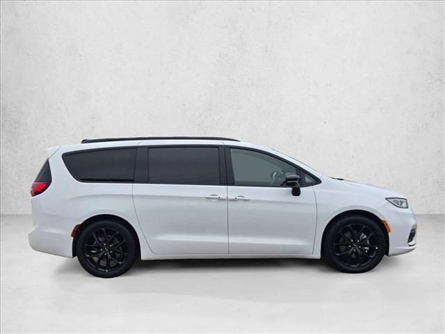 used 2025 Chrysler Pacifica car, priced at $33,536