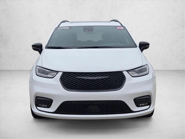 used 2025 Chrysler Pacifica car, priced at $33,536