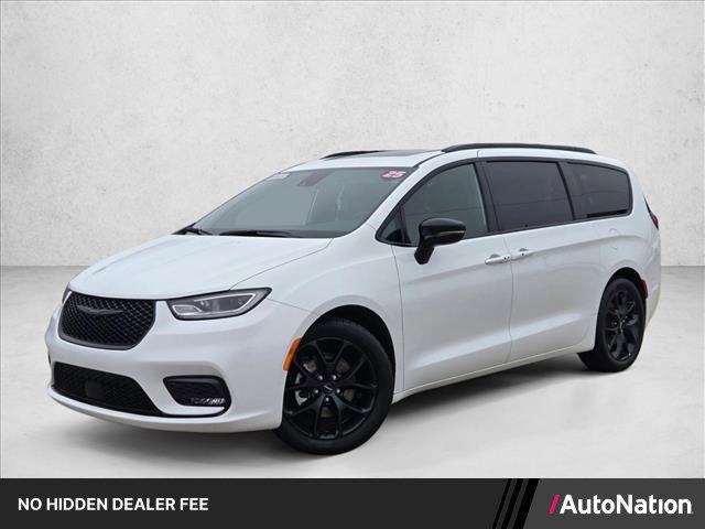 used 2025 Chrysler Pacifica car, priced at $33,536