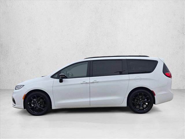 used 2025 Chrysler Pacifica car, priced at $33,536