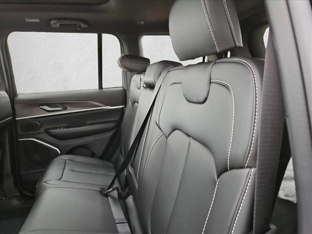 new 2026 Jeep Grand Cherokee car, priced at $43,954